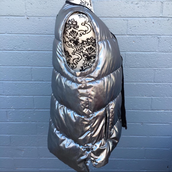 Calvin Klein Silver Puffy Performance Vest - Picture 3 of 8